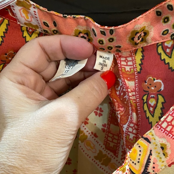 LET‎ IT BE sleeveless multi print coral top - Picture 2 of 4